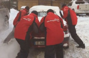 Audi quattro Action Team: хуманоидна 4х4 система вади шофьори от снега (видео)