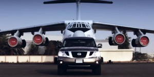 Nissan Patrol влезе в Гинес с теглене на самолет (видео)