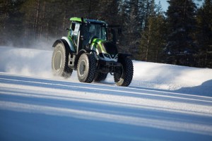 Nokian Tyres and Valtra Set the New World Record for Tractors: 130.165 km/h!