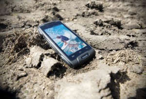 EVOLVEO StrongPhone Q8: 8 ядра, 4G и ултра здравина