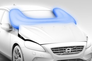 Volvo с външни въздушни възглавници за пешеходците (видео)