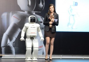 Роботът Asimo на Honda е гост за юбилея на “Бултрако”