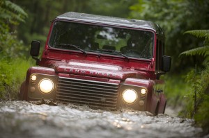 Land Rover Defender с множество промени за 2013 година (галерия)