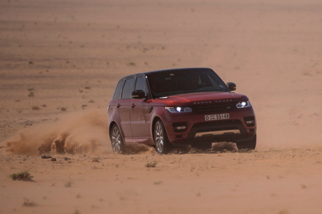 Новият Range Rover Sport с рекорд за прекосяване на пустиня (видео)