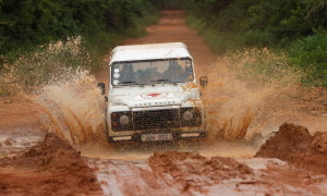 Land_Rover_Red_Cross (1)